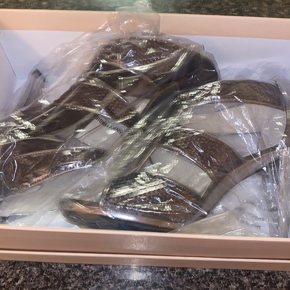 Michael Kors Berkley Gunmetal Silver Mirrored Glitter Sequin Sandals Size 8.5 - Picture 7 of 8